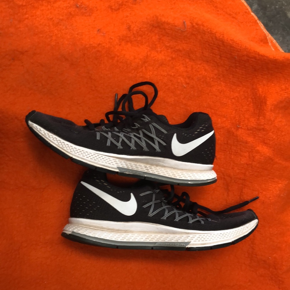 Nike tennis shoes - Picture 6 of 7